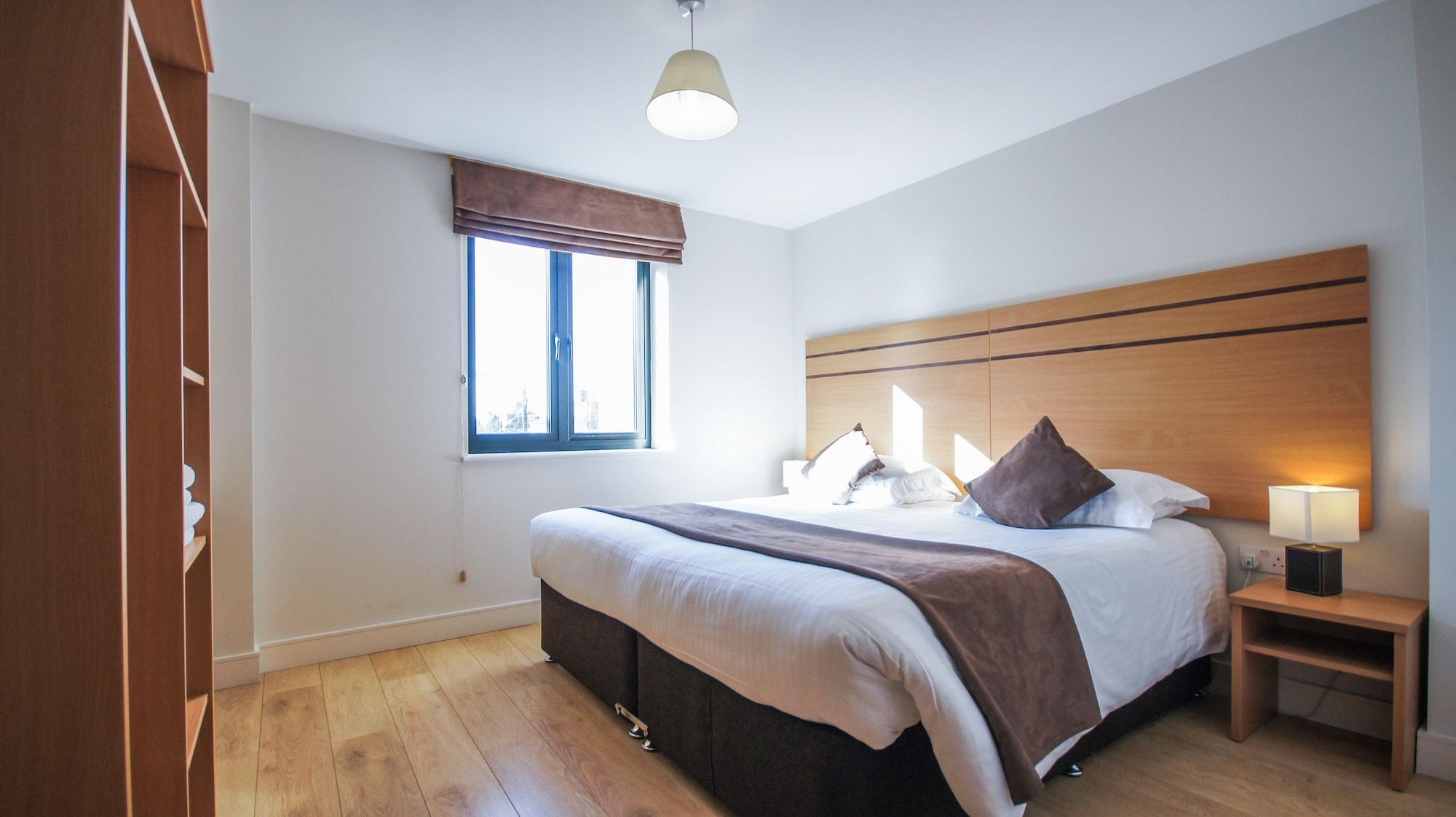 Crompton House Apartments Edgware Extérieur photo