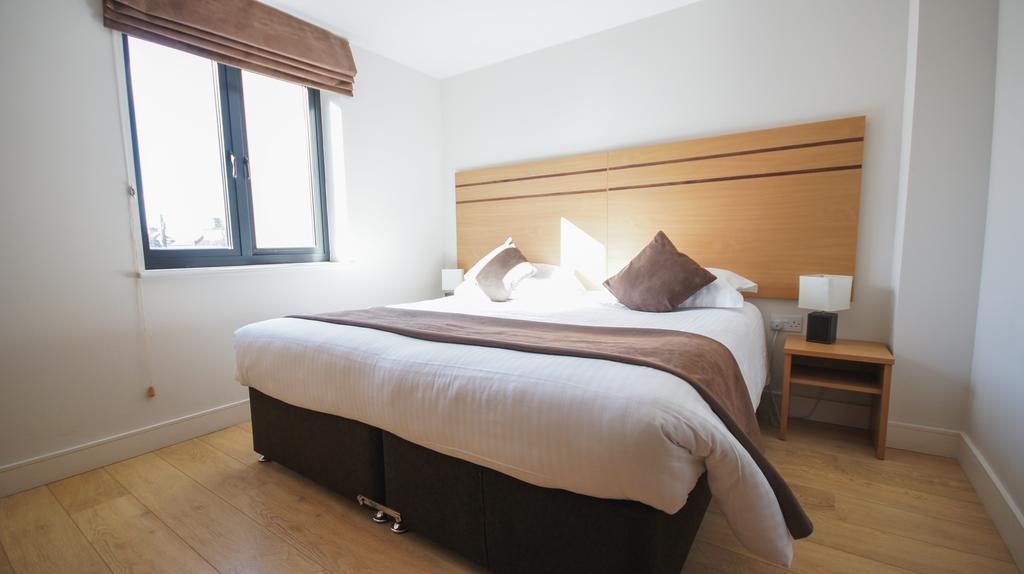 Crompton House Apartments Edgware Extérieur photo