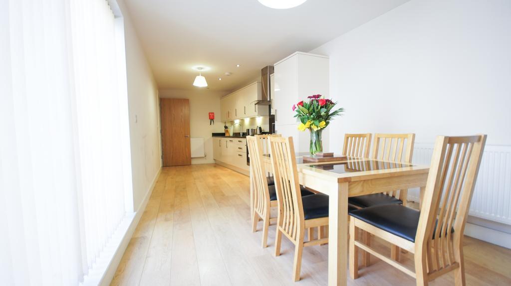 Crompton House Apartments Edgware Extérieur photo