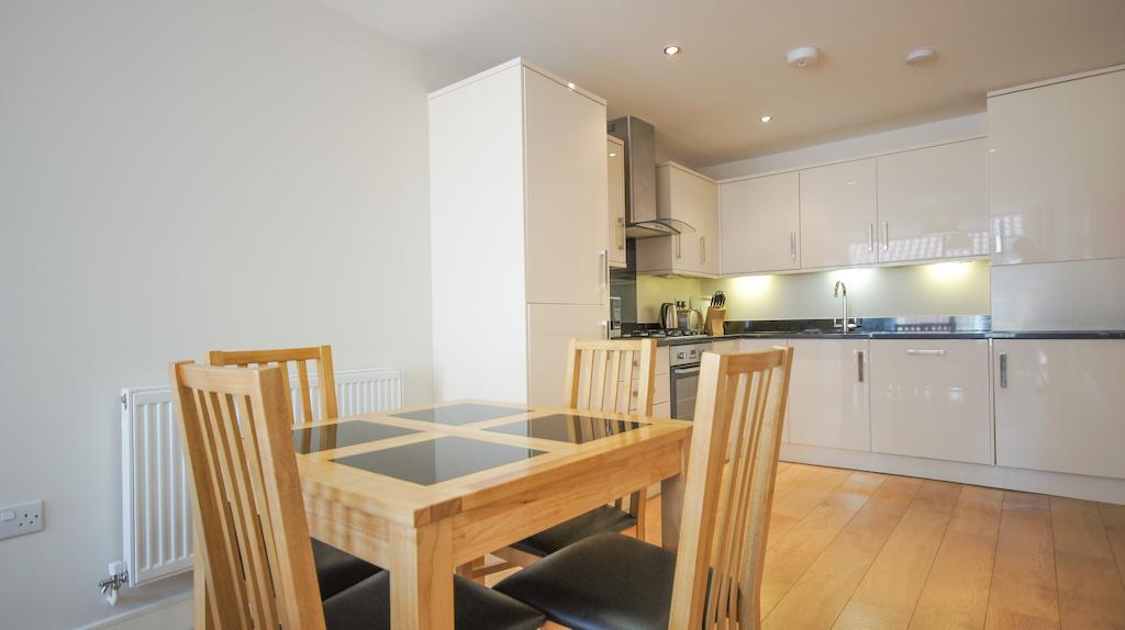 Crompton House Apartments Edgware Extérieur photo