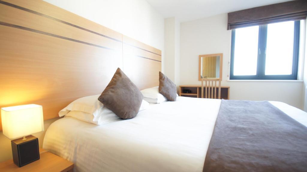 Crompton House Apartments Edgware Extérieur photo
