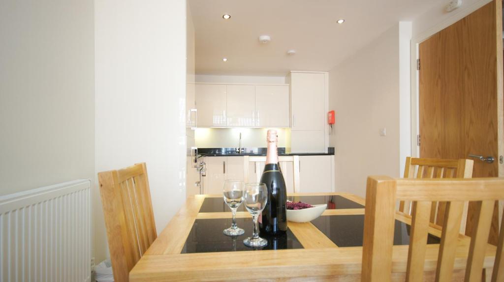 Crompton House Apartments Edgware Extérieur photo