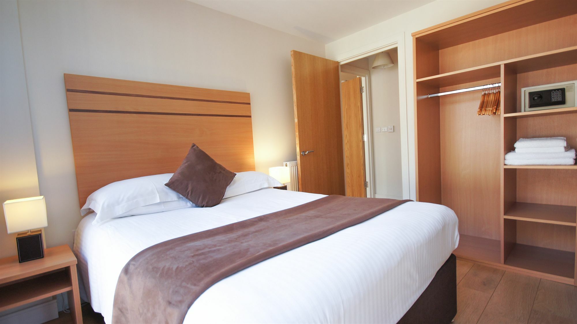 Crompton House Apartments Edgware Extérieur photo